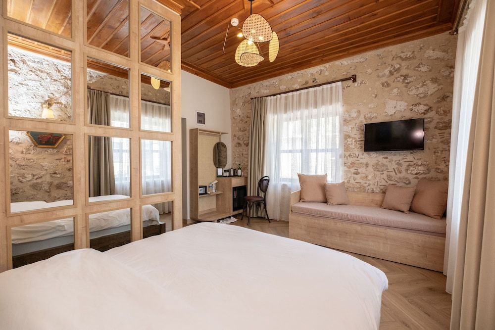 Deluxe Room, 1 Queen Bed with Sofa bed, Non Smoking (Economy)
