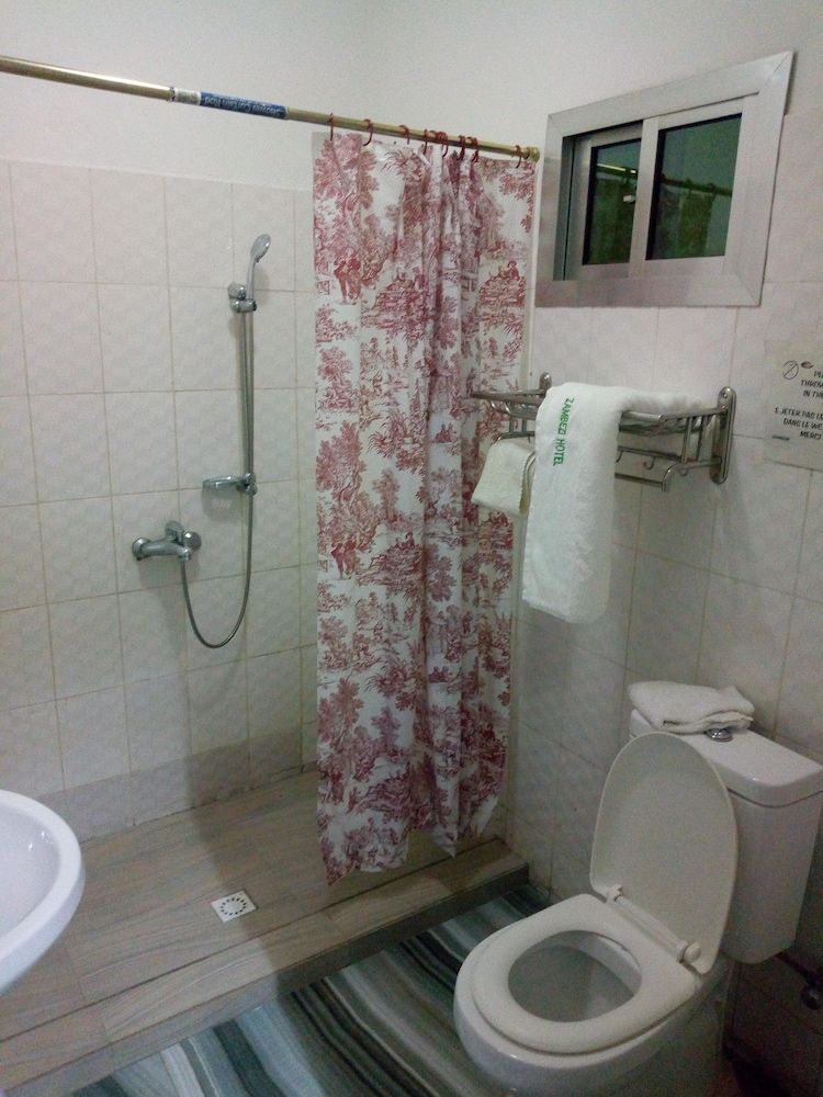 Zambezi Inn Hotel Family Room 4