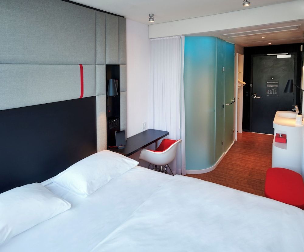 undefined citizenM Miami Worldcenter 4