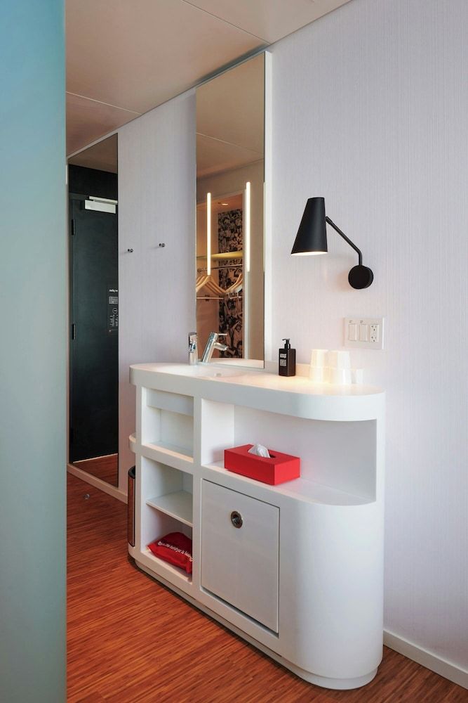 undefined citizenM Miami Worldcenter 7