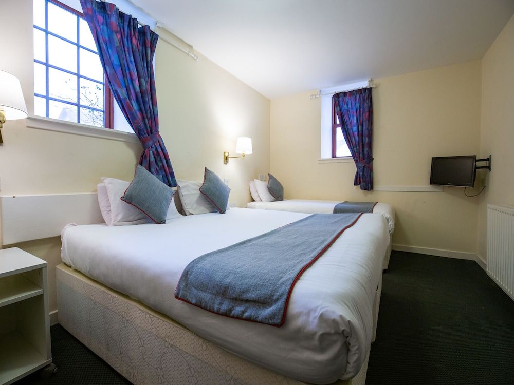 The Longforgan Coaching Inn Standard Twin Room, 2 Twin Beds (Accessible) 7