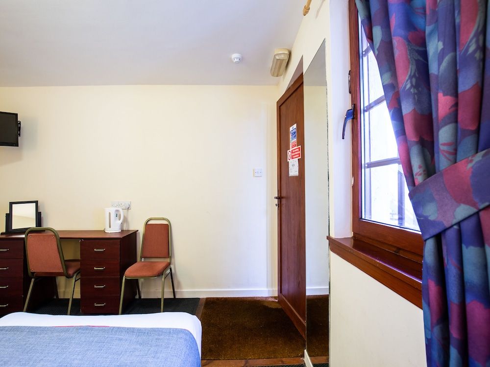 The Longforgan Coaching Inn Standard Twin Room, 2 Twin Beds 8