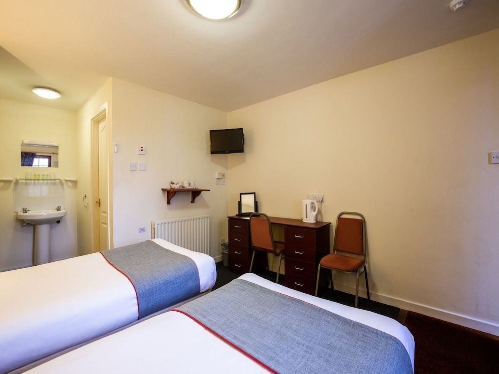 The Longforgan Coaching Inn Standard Twin Room, 2 Twin Beds 9