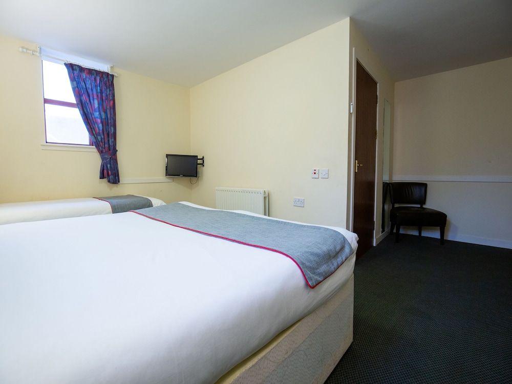 The Longforgan Coaching Inn Standard Twin Room, 2 Twin Beds (Accessible) 3