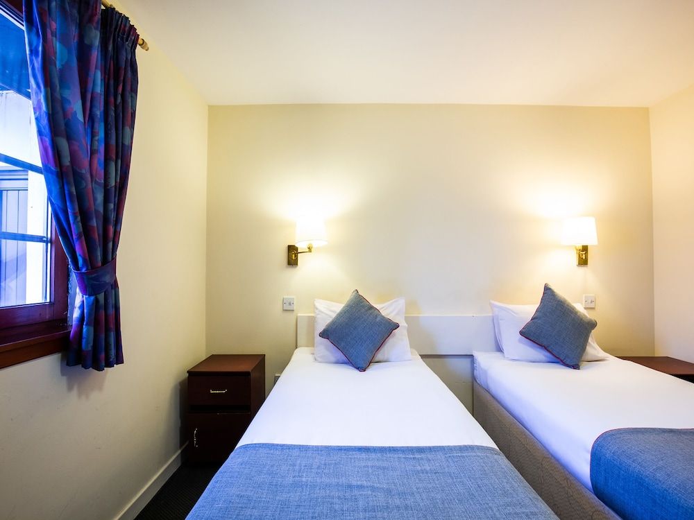 The Longforgan Coaching Inn Standard Twin Room, 2 Twin Beds 7