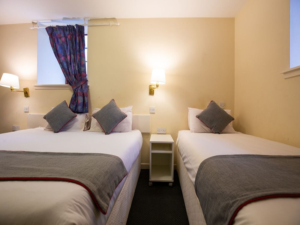 The Longforgan Coaching Inn Standard Twin Room, 2 Twin Beds (Accessible) 6
