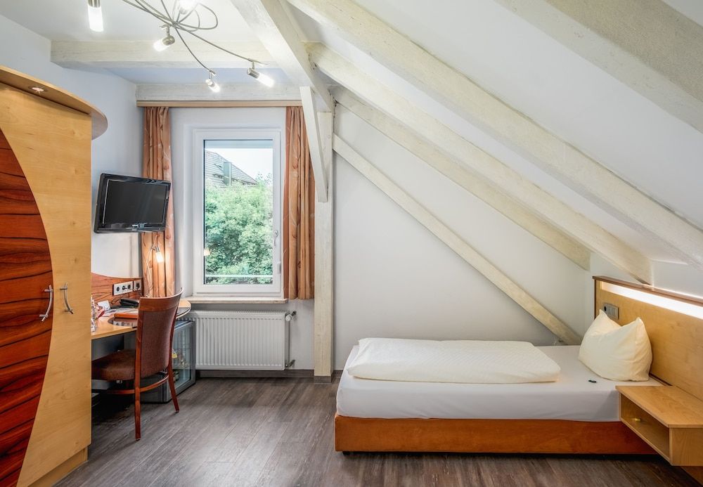 Hotel Spitzberg Luxury Single Room 4