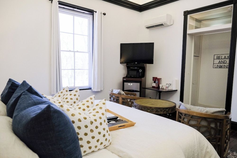 The Evers House Room, 1 King Bed (1) 2