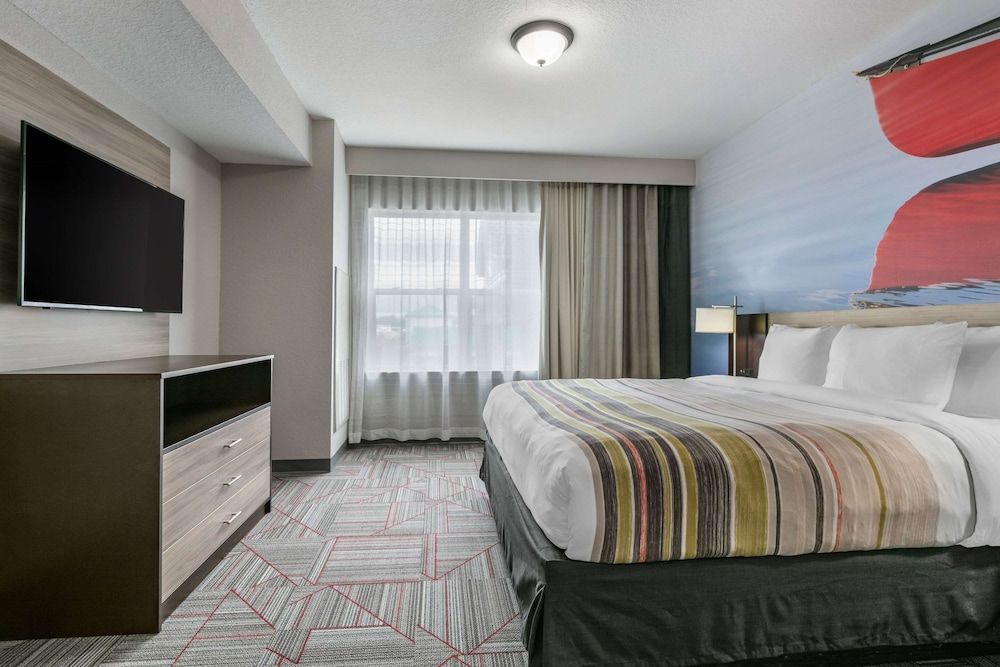 Suite, 1 King Bed with Sofa bed, Non Smoking