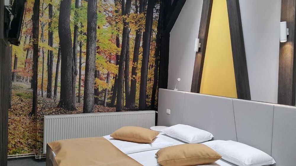 undefined Emonec Hotel 4