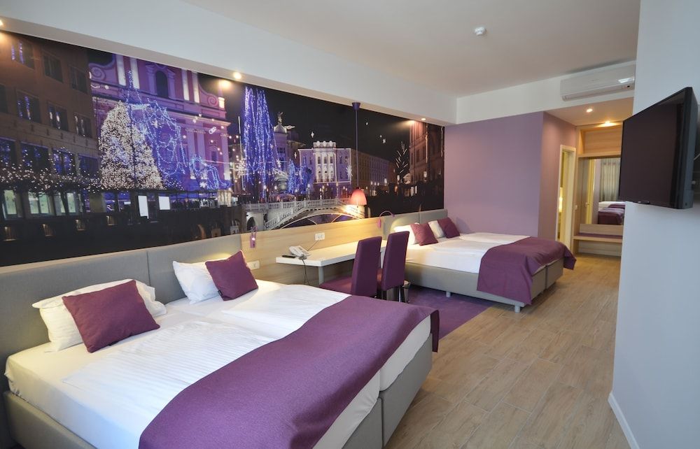 undefined Emonec Hotel 8