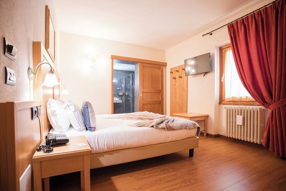 Olimpia Hotel Superior Double Room 11