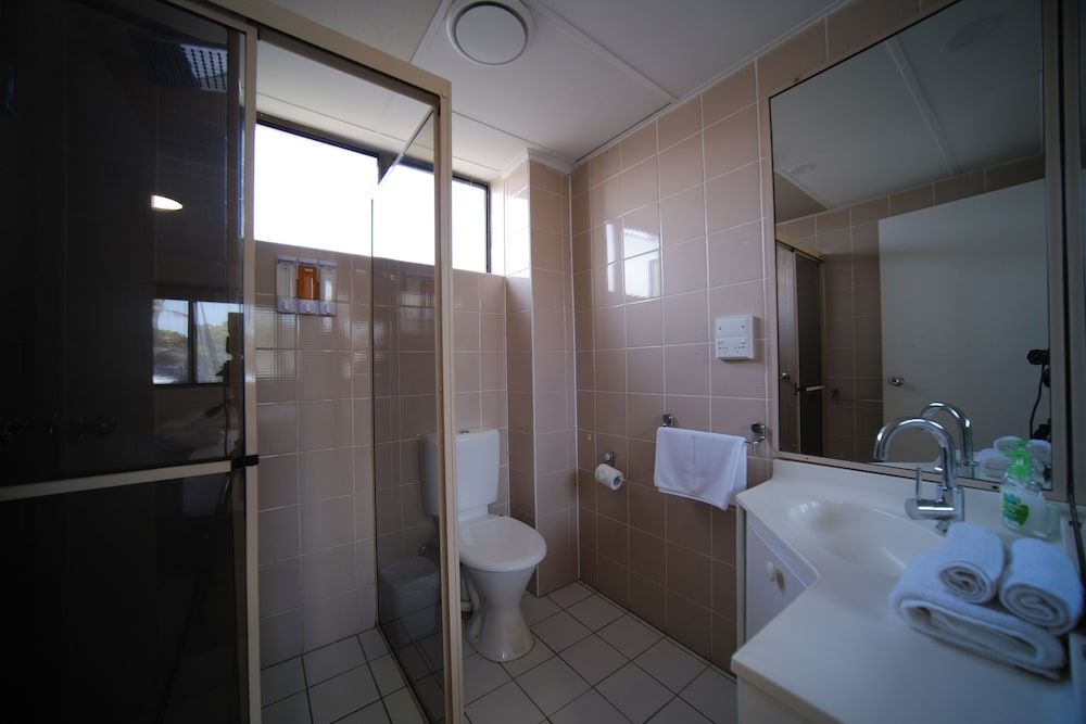 Lakeside Inn Illawarra Pet Friendly Standard Queen Single Room 3