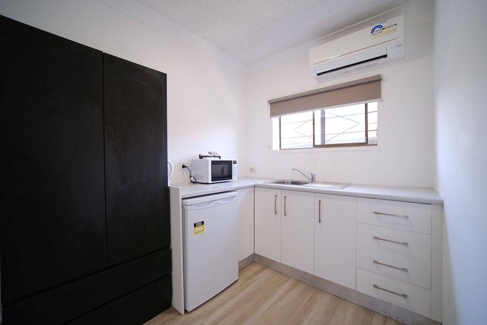 Lakeside Inn Illawarra Pet Friendly Standard Queen Single Room 4