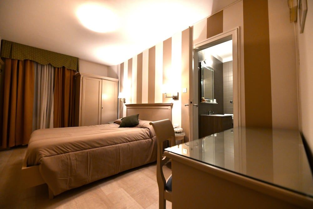 Hotel Bristol Business Room 3