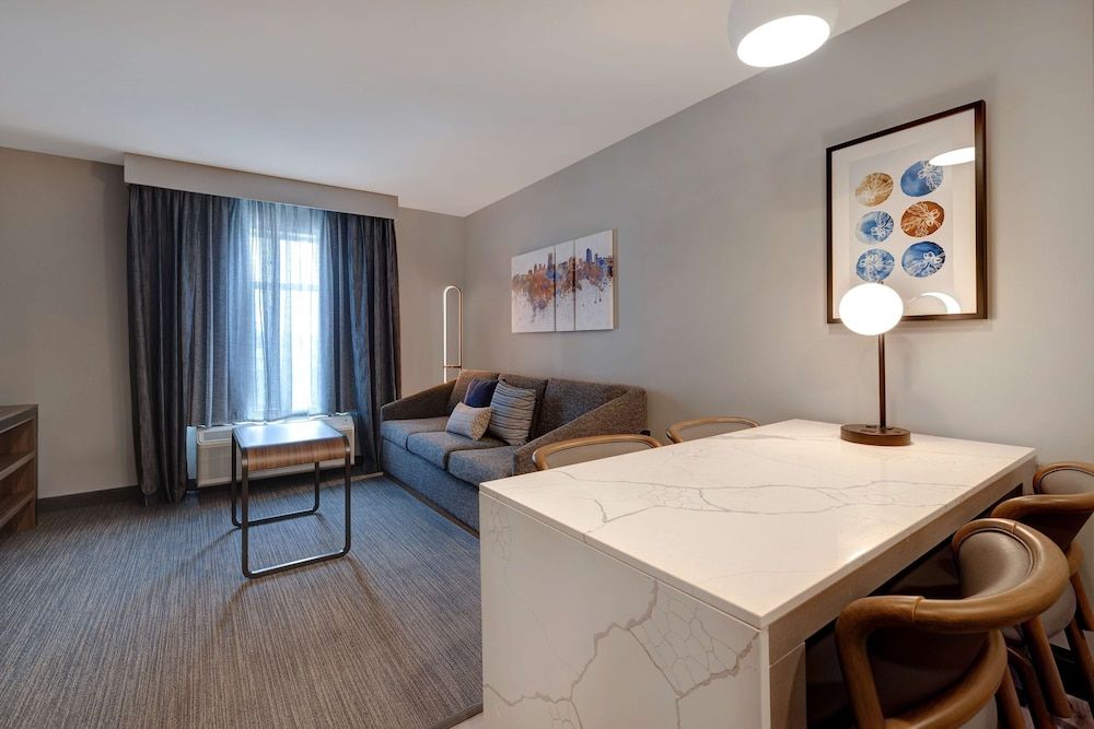 Suite, 1 King Bed, Accessible, Bathtub (Mobility & Hearing)