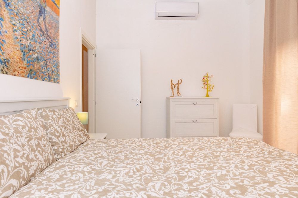 Residence Sorrento City Apartment, 2 Bedrooms, Balcony, Garden View (Via Parsano 6 B) 2