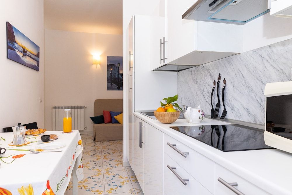 Residence Sorrento City Apartment, 2 Bedrooms, Balcony, Garden View (Via Parsano 6 B) 12