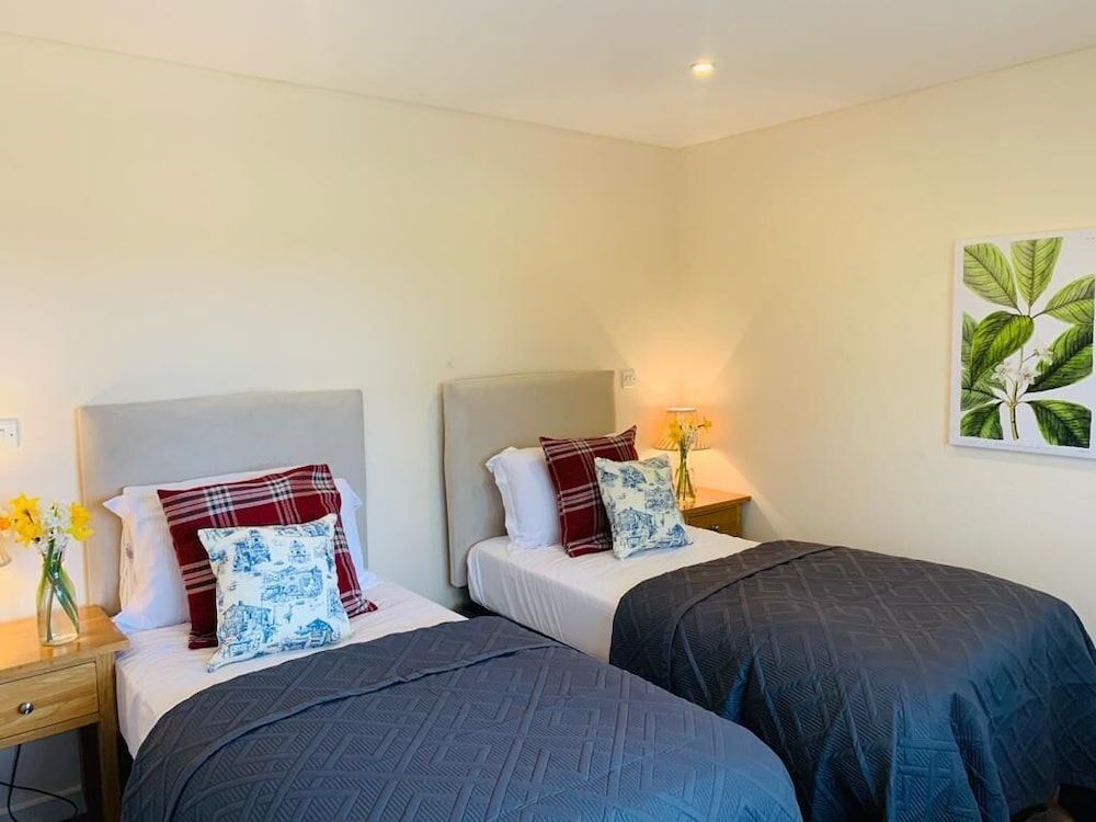 George & Dragon Country House Hotel Classic Twin Room 8