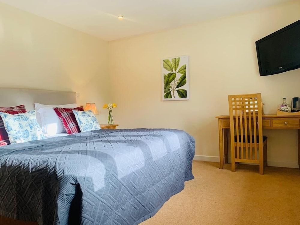 George & Dragon Country House Hotel Superior King Room 4