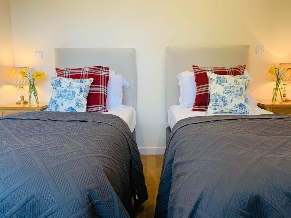 George & Dragon Country House Hotel Classic Twin Room 4