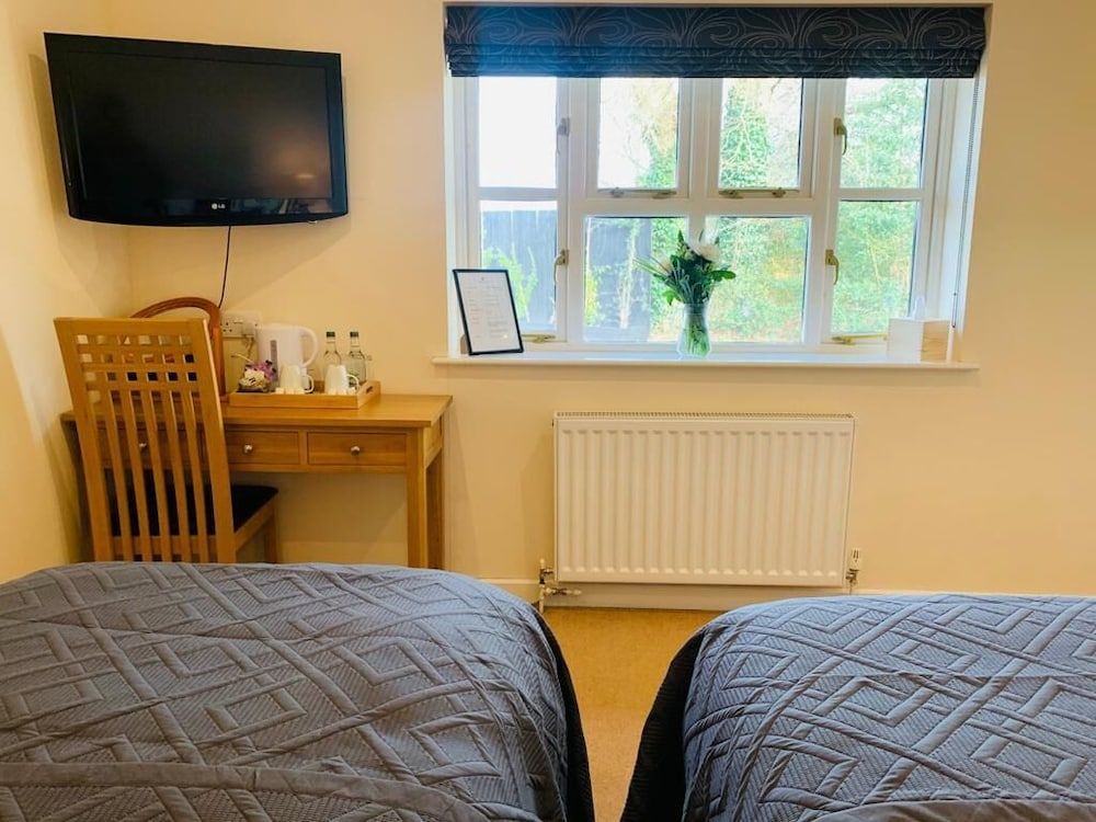 George & Dragon Country House Hotel Classic Twin Room 6