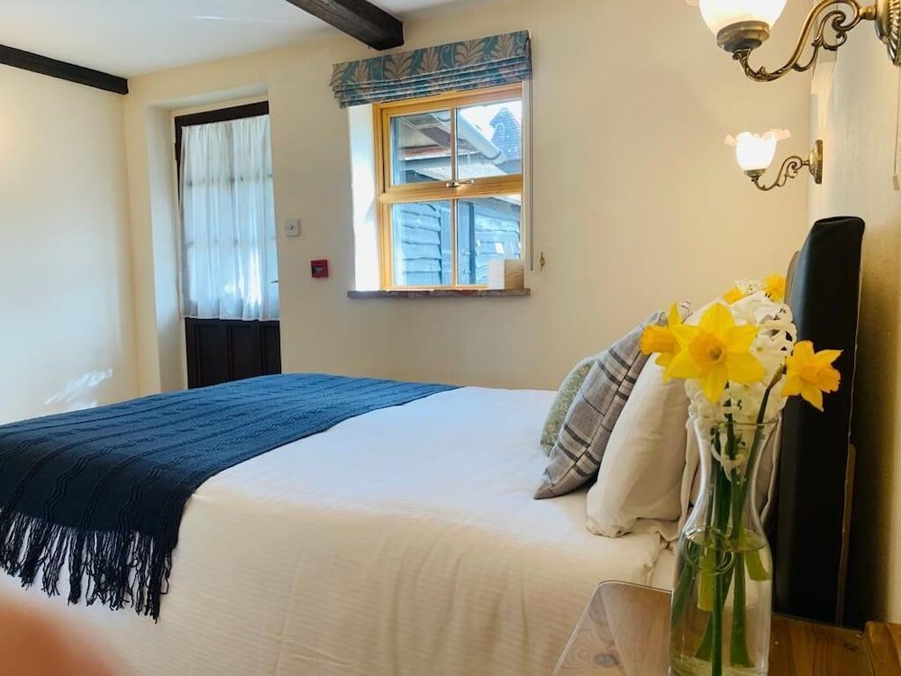 George & Dragon Country House Hotel Classic Double Room 4