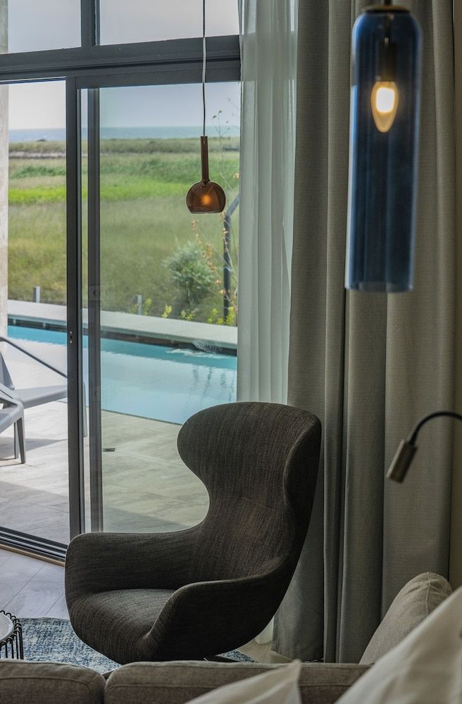 Lagoon Swim-up Room