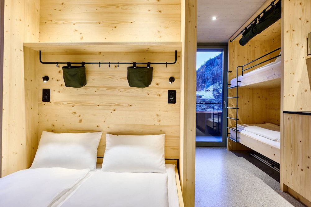 Apart Hotel Adelboden am Dorfplatz Deluxe Apartment 4