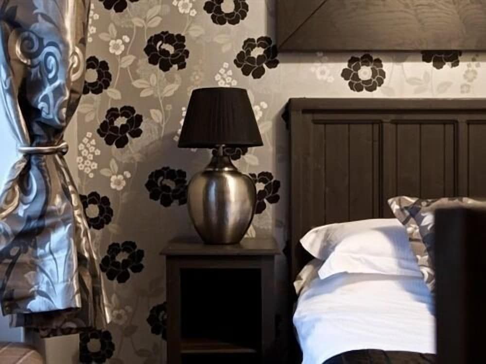 The Sun Inn Double Room, Ensuite 3