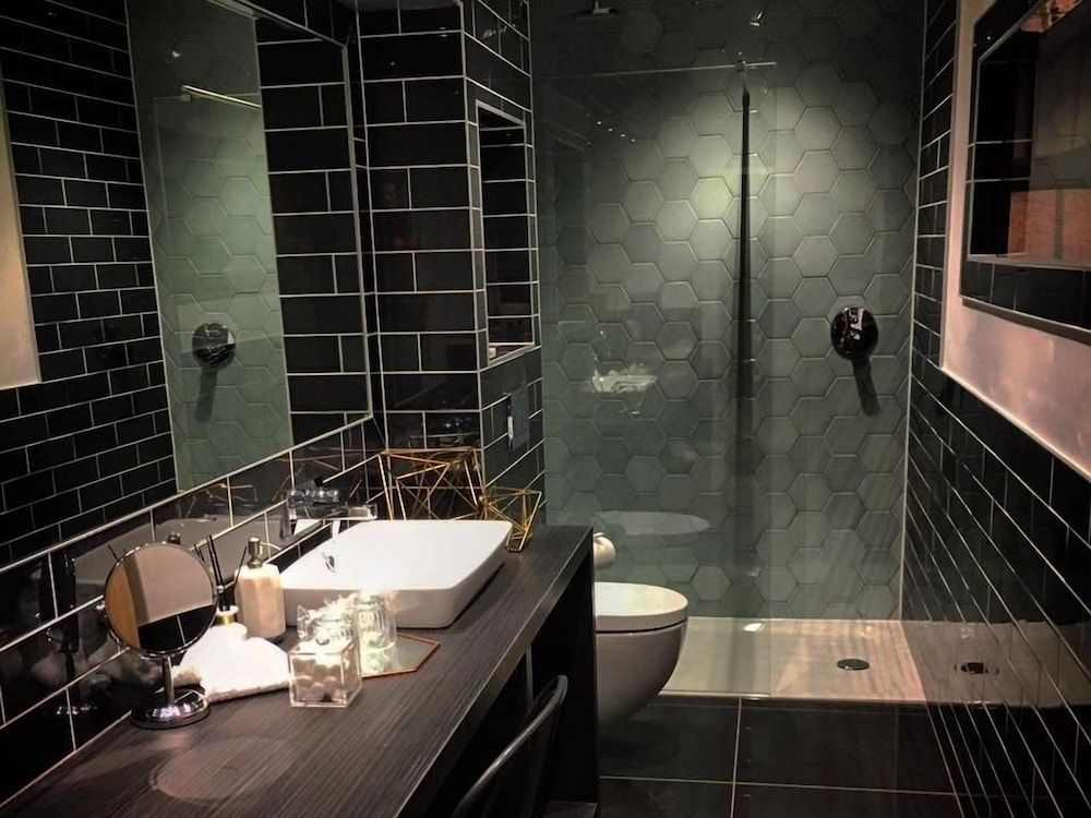 The Sun Inn Suite, Ensuite (River View ) 13