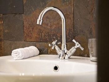 The Sun Inn Double Room, Ensuite 6