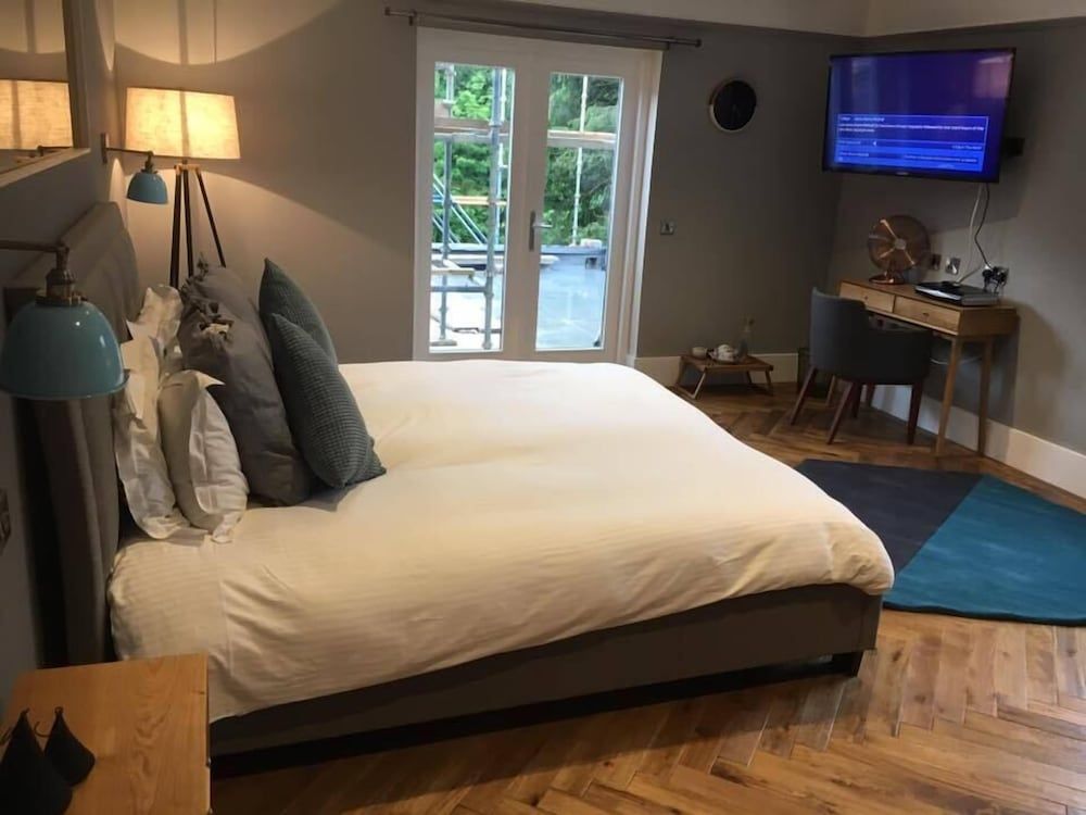 The Sun Inn Suite, Ensuite (River View ) 8