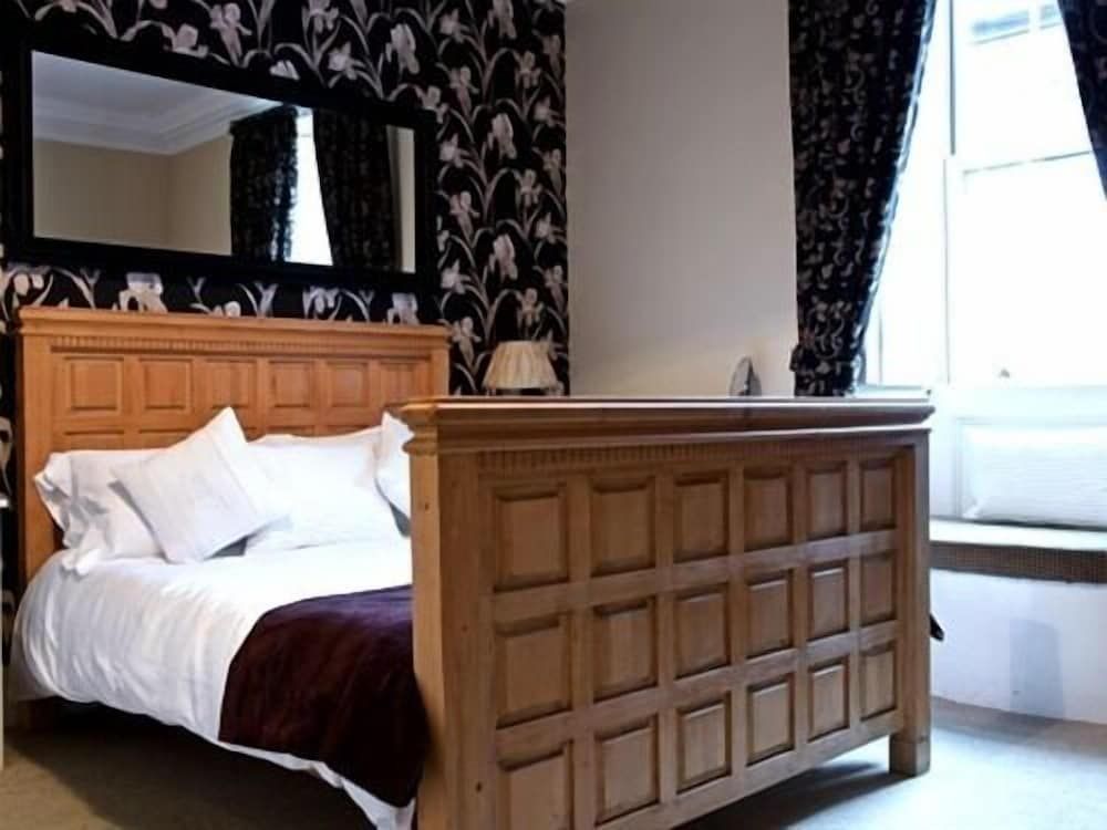 The Sun Inn Double Room, Ensuite 5