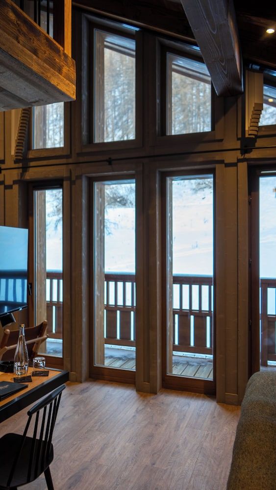 Superior Suite, Mezzanine