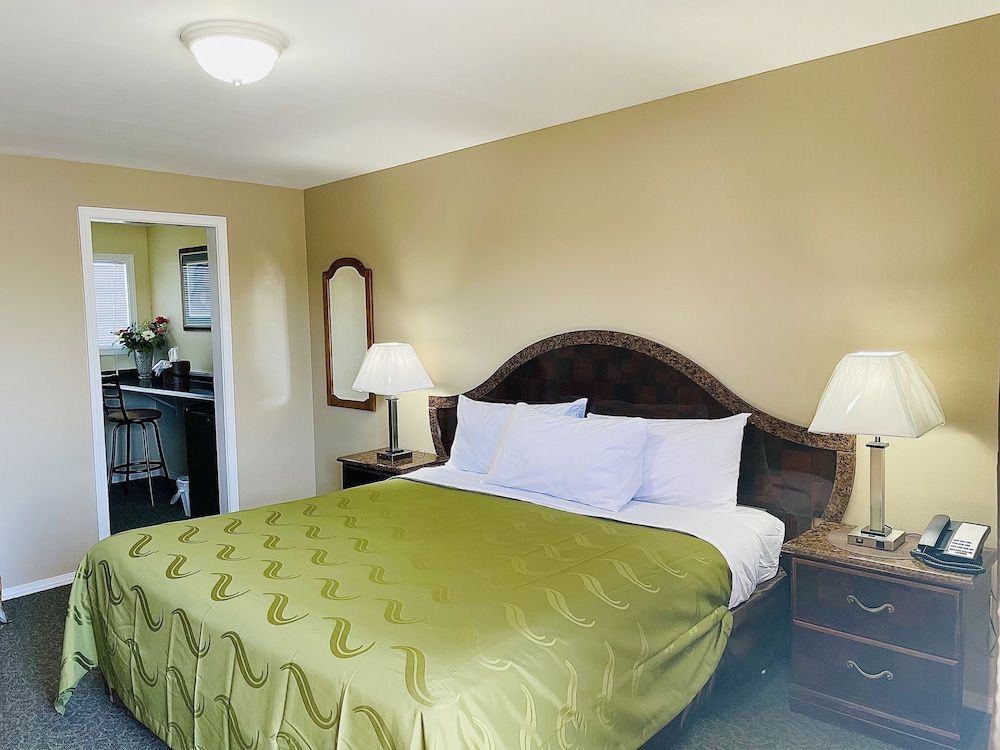 Sage N Sand Motel Standard Single Room, 1 King Bed, Non Smoking, Refrigerator & Microwave