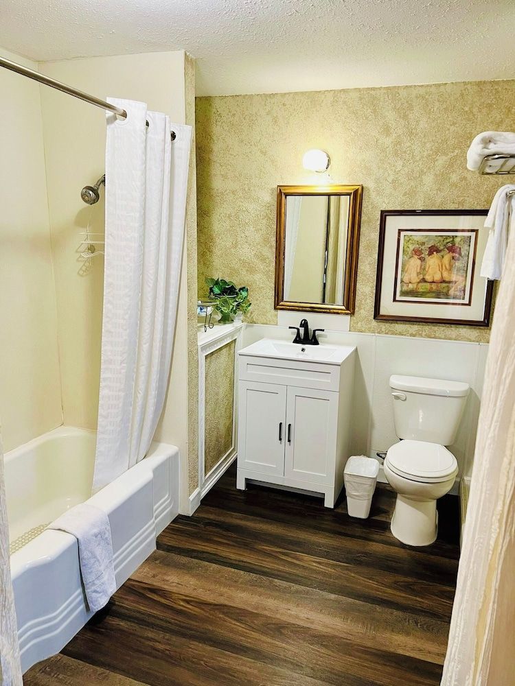 Sage N Sand Motel Standard Single Room, 1 King Bed, Non Smoking, Refrigerator & Microwave 4