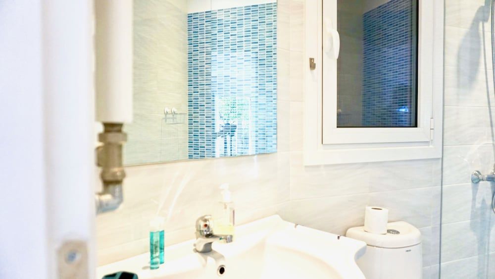 Hilton Area Renovated Apt next to Metro Apartment 32