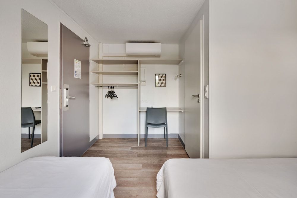 initial by balladins Blois Triple Room 2