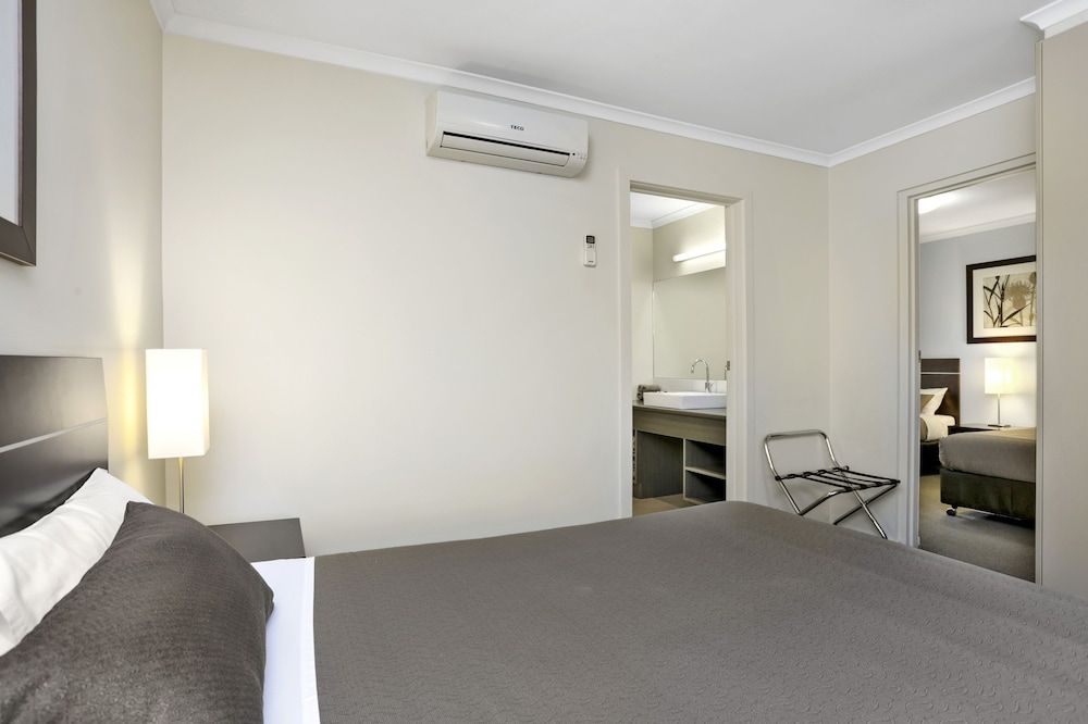 Elm Tree Motel Family Suite 3