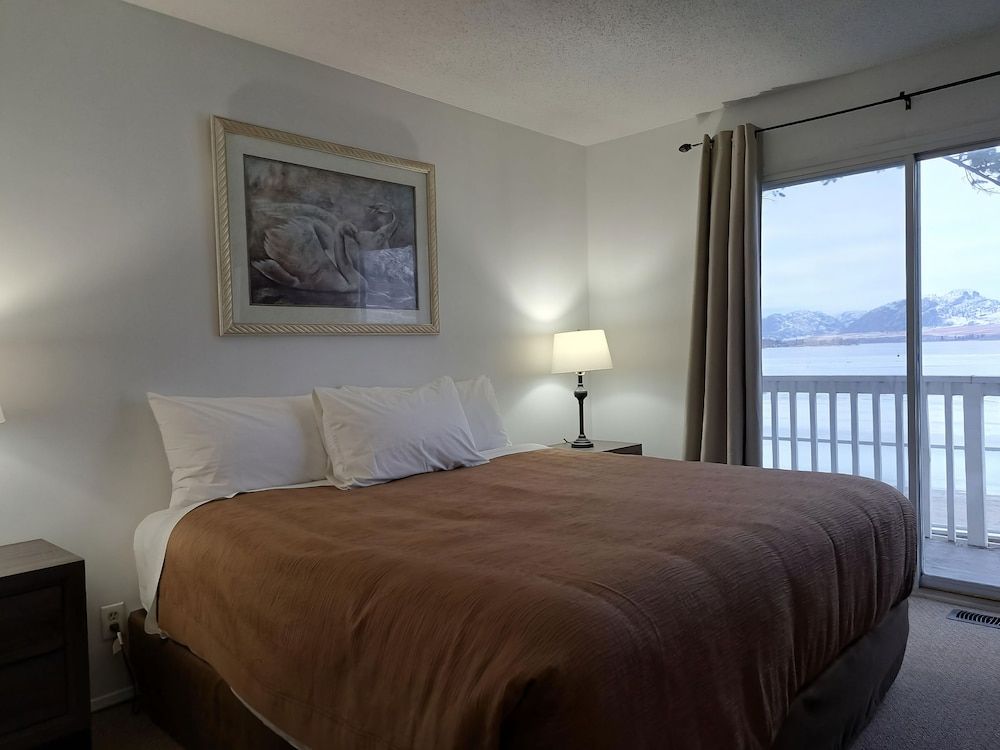 Richter Pass Beach Resort Condo, 3 Bedrooms, Lake View 2