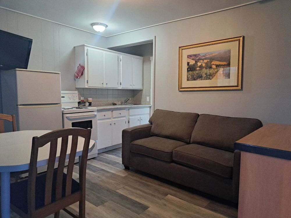 Richter Pass Beach Resort Basic Studio Suite, Kitchenette