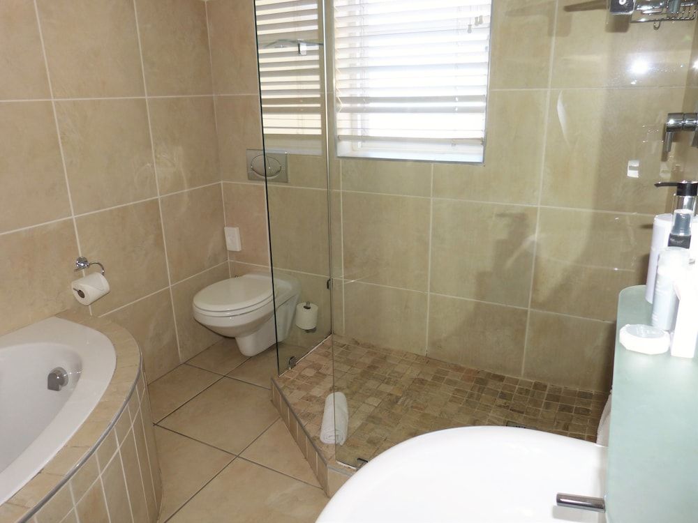 The Hampton Exclusive Guest House Standard Luxury Suite 4