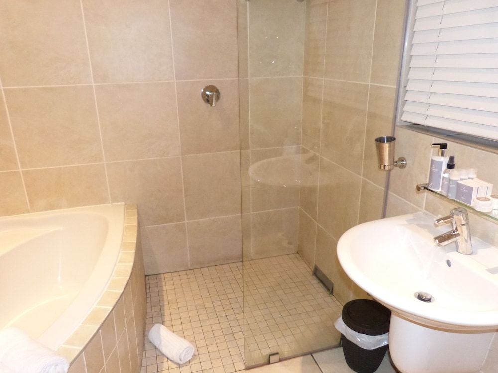 The Hampton Exclusive Guest House Room (Self Caterig Unit sleep 4) 5