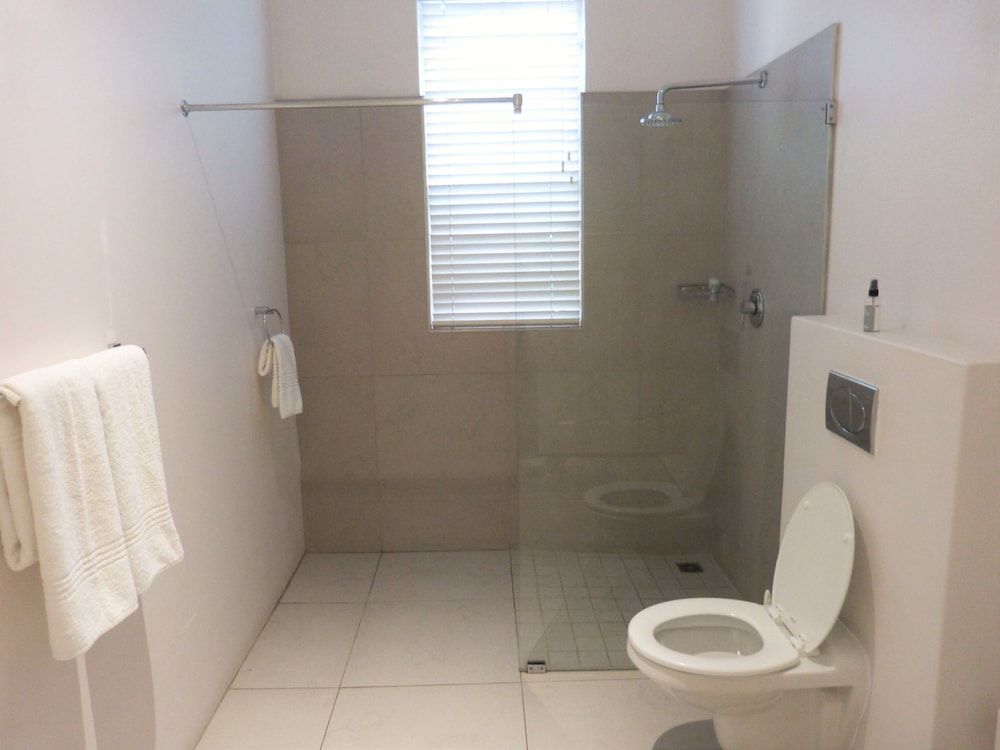 The Hampton Exclusive Guest House Standard Room (King) 3