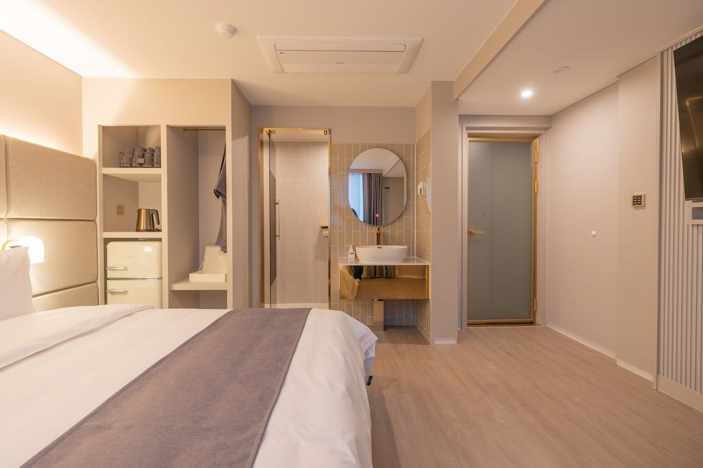 SeoMyeon Denvasta Central Hotel Standard Double Room, 1 Double Bed (Breakfast not available on Sundays) 4