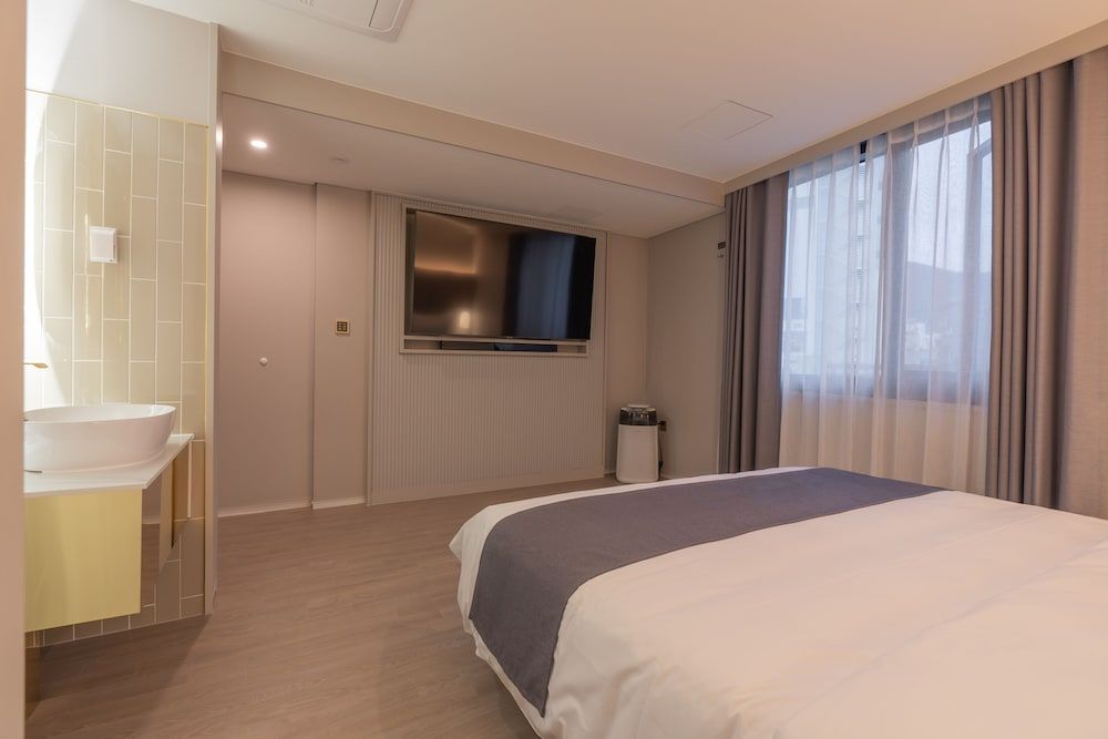 SeoMyeon Denvasta Central Hotel Standard Double Room, 1 Double Bed (Breakfast not available on Sundays) 2