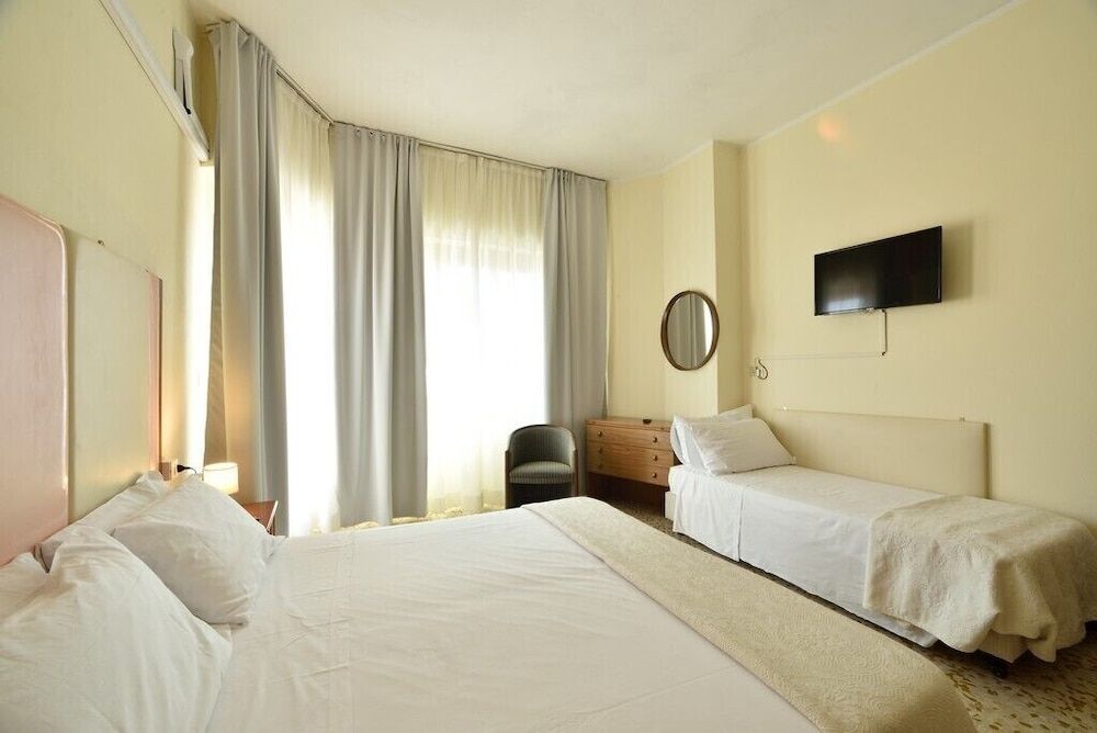 Hotel Diano Marina Mhotelsgroup Classic Triple Room 2