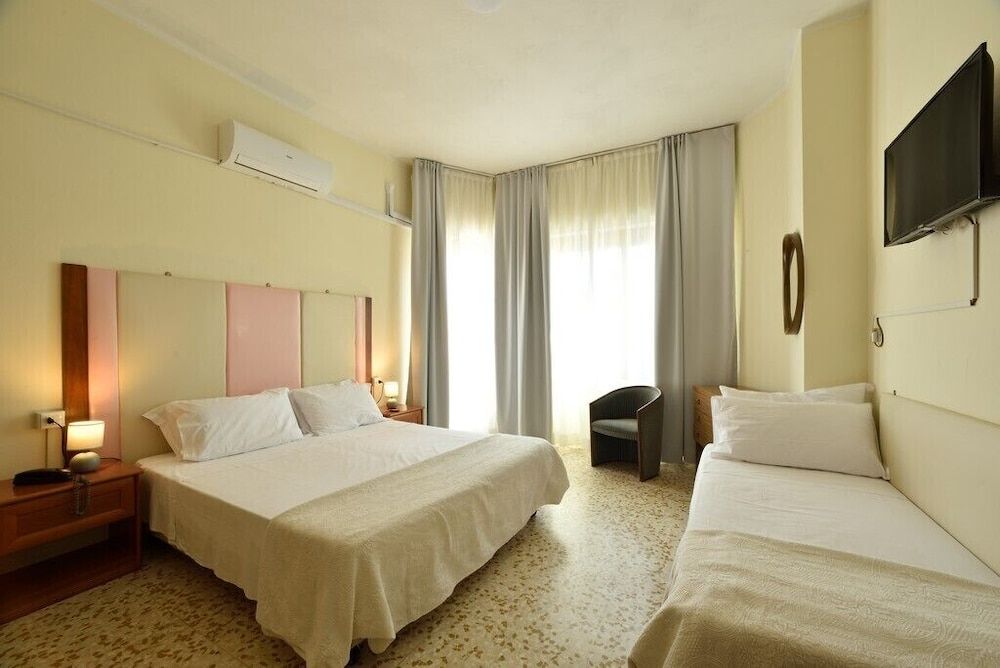 Hotel Diano Marina Mhotelsgroup Classic Triple Room