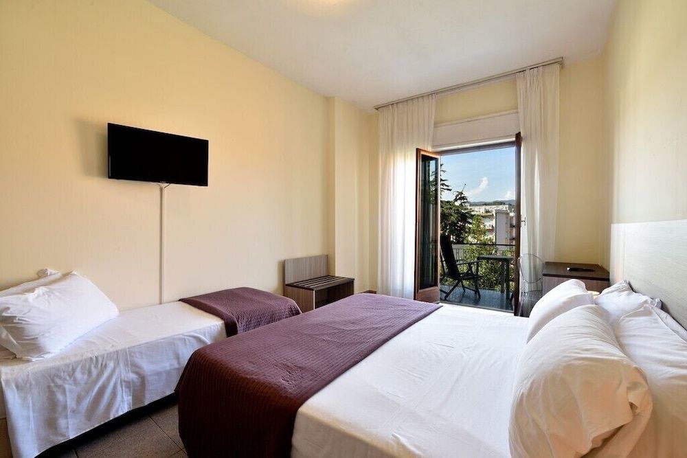 Hotel Diano Marina Mhotelsgroup Superior Quadruple Room 5